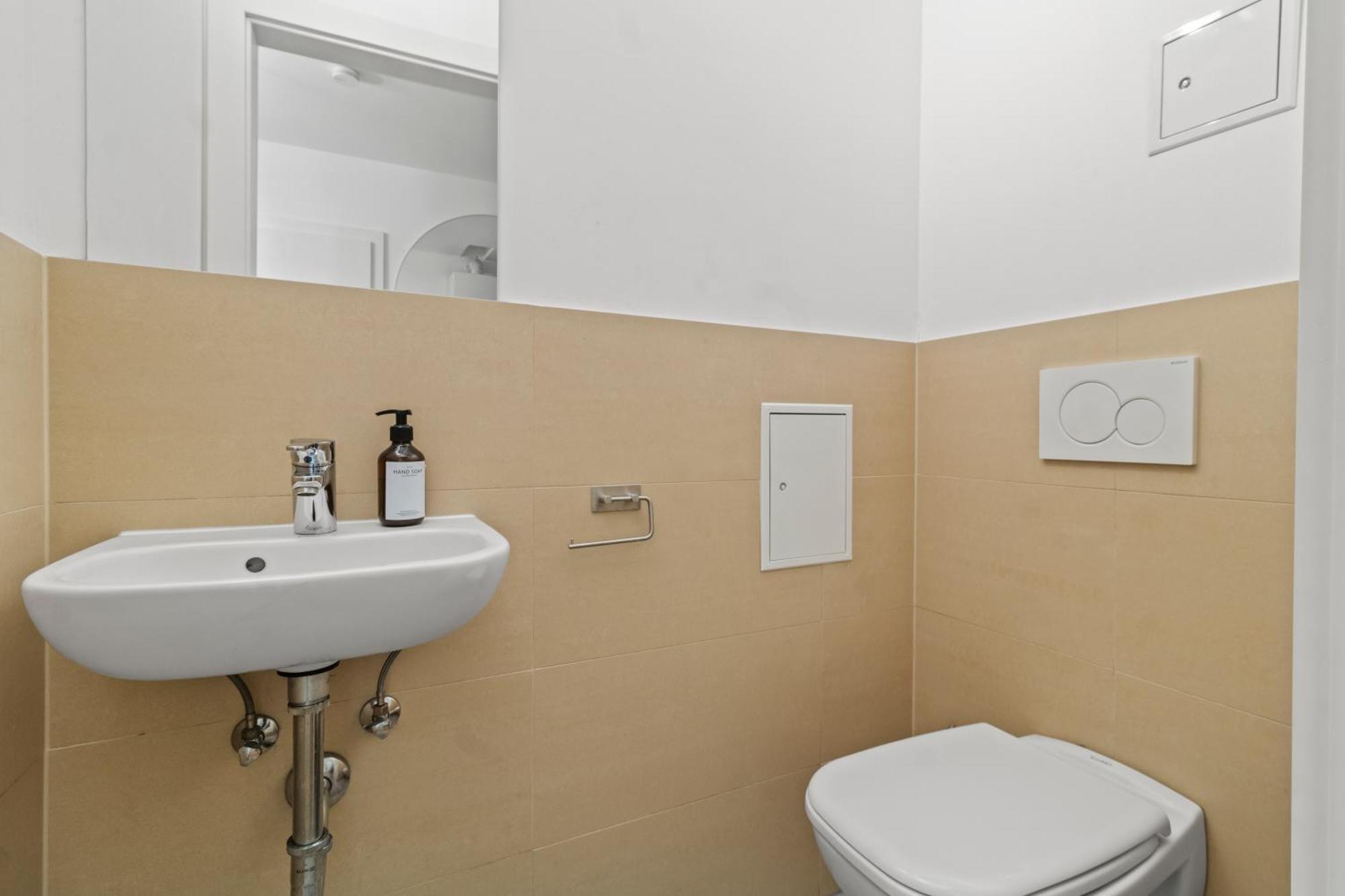 Apartment, Two Metro Stations To Hauptbahnhof *